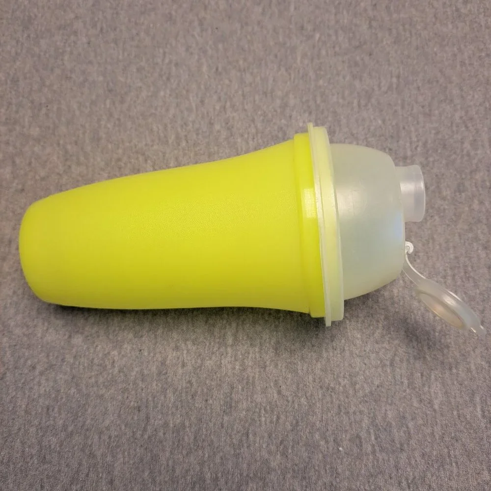 TUPPERWARE QUICK SHAKE CONTAINER YELLOW 844-15 CLASSIC WHITE LID 564-4 VINTAGE